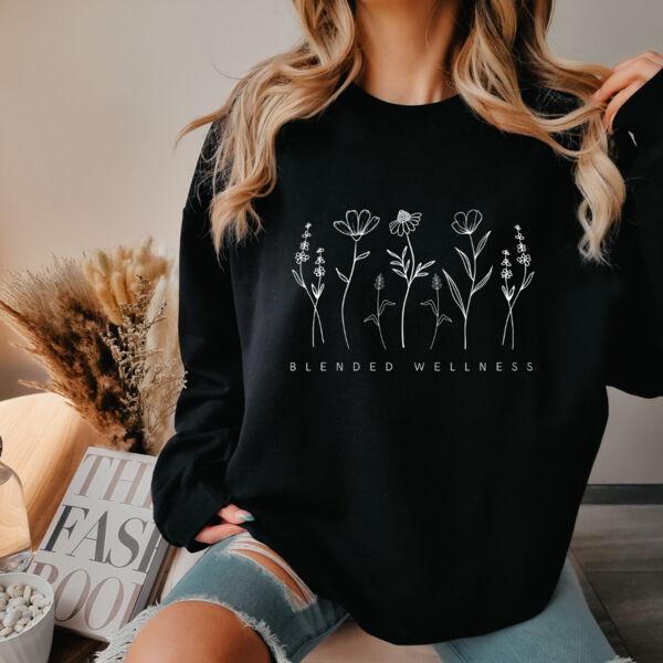 BLENDED WELLNESS | Womens Crewneck in Black Thumbnail