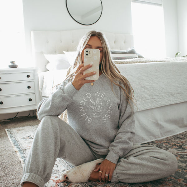 BLENDED WELLNESS | Womens Crewneck in Sport Grey Thumbnail
